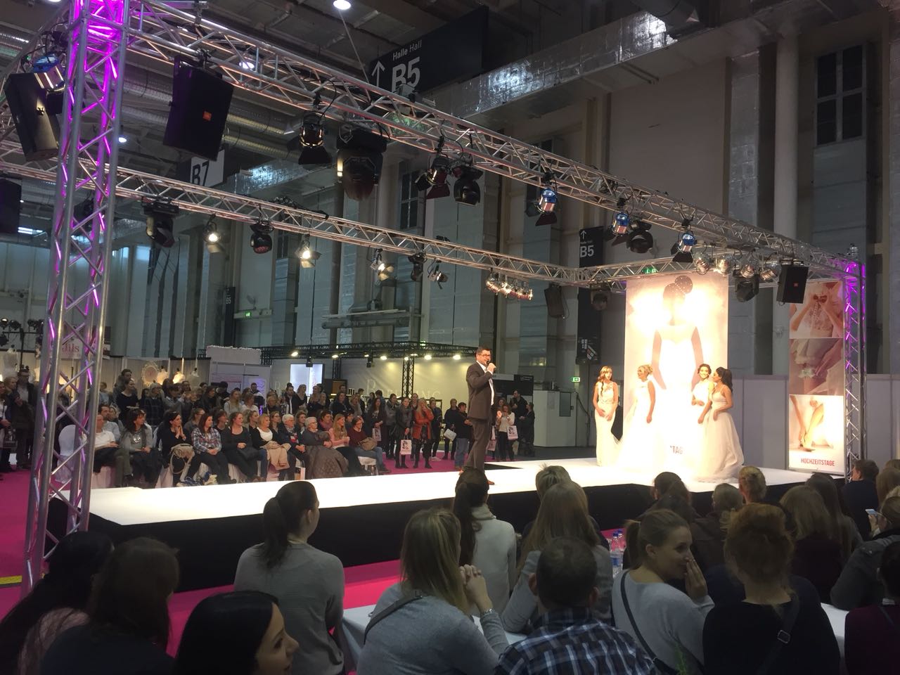 Modenschau auf den Hochzeitstagen in Hamburg